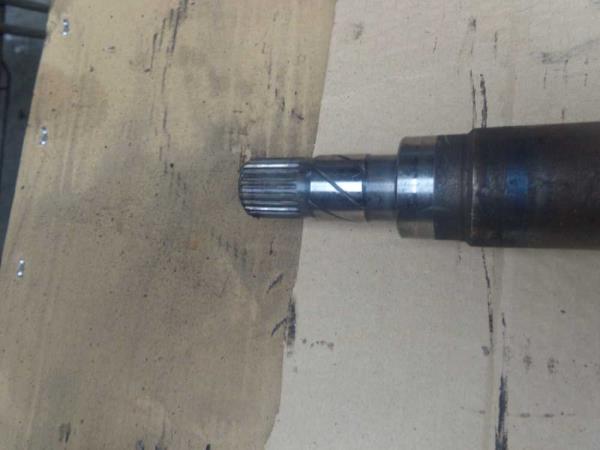 CARDAN DROIT VOLVO V60 DIESEL 2013 BOITE 6 - Vue 3